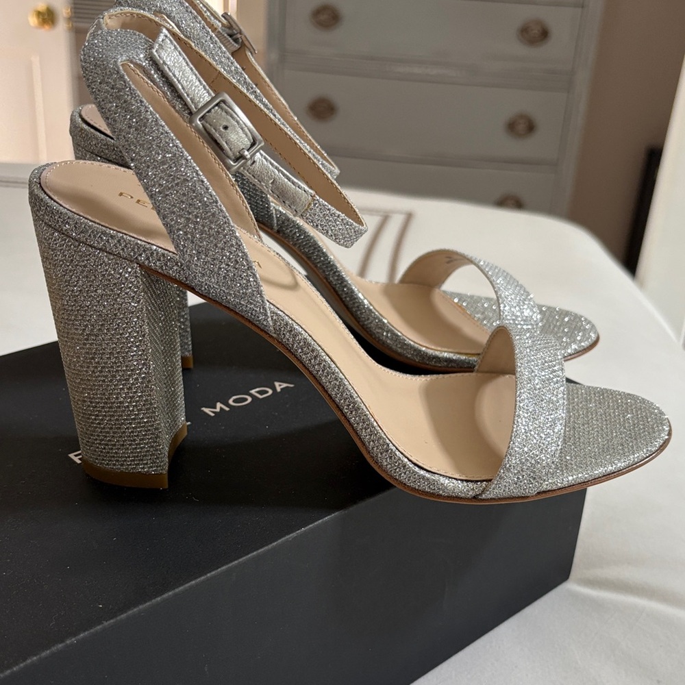 Pelle Moda Silver Block Heels - Picture 7 of 8